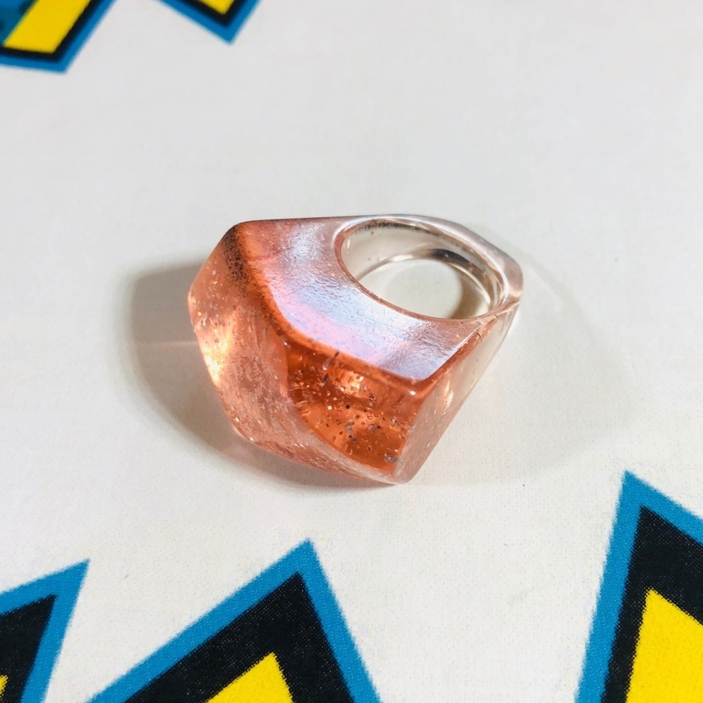 HP Vintage peach cast resin sparkle pop art ring